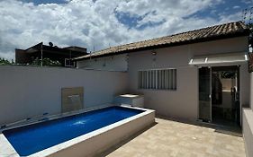 Casa em Itanhaém com Piscina e Ar condicionado à 900 Metros da Praia